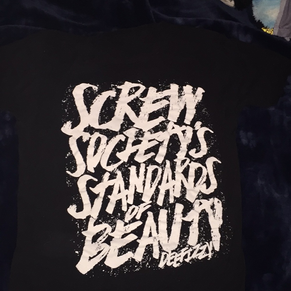 Black tee shirt from Dee Fizzy